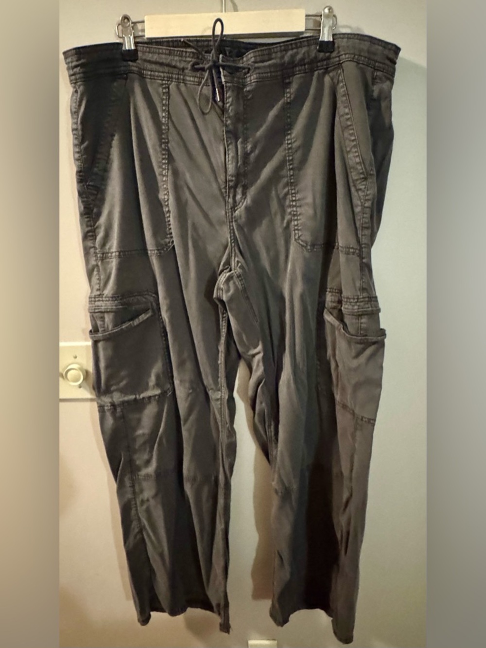 American Eagle Outfitters Olive Cargo Pants with Utility Pockets
